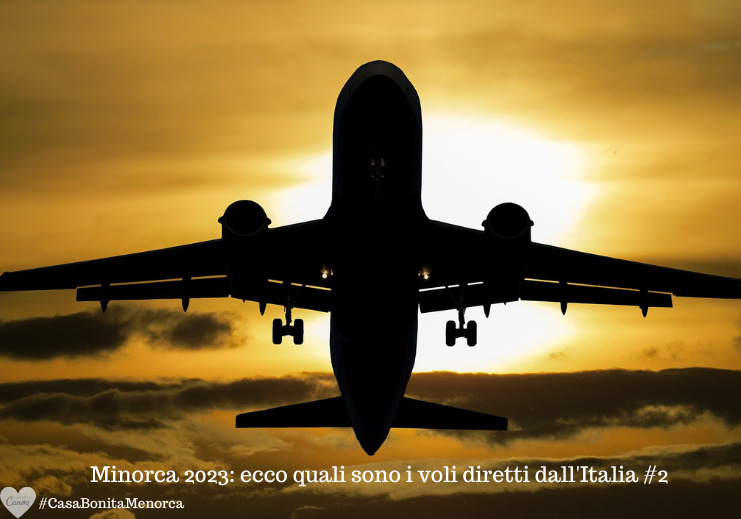 Un aereo in fase di decollo: Neos Air collega l'italia a Minorca